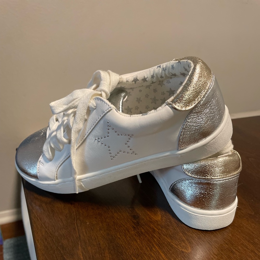 Justice Girls Shoes Sz 3.5